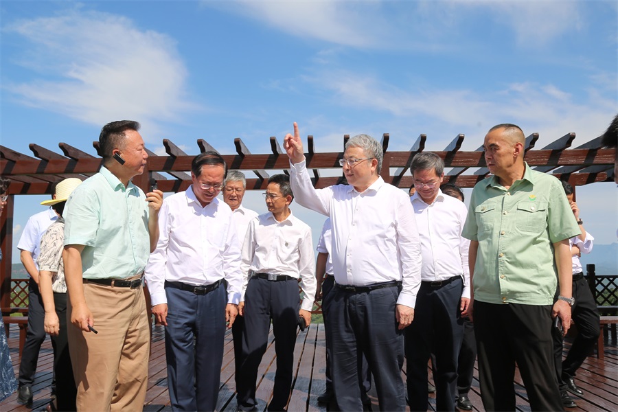 2024.06.23全國(guó)政協(xié)副主席、民盟中央常務(wù)副主席、中國(guó)科學(xué)院院士、清華大學(xué)副校長(zhǎng)王光謙蒞臨金徽股份視察.jpg