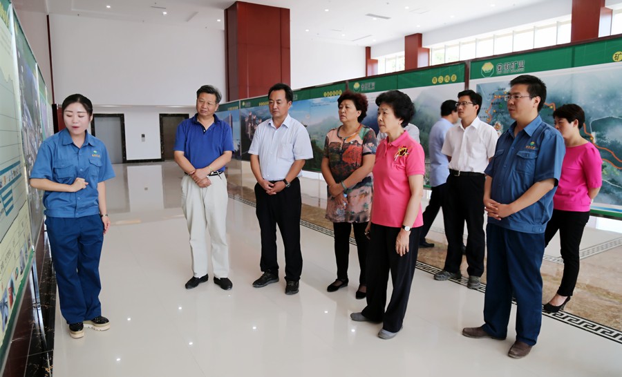 1-2015年8月，全國(guó)政協(xié)副主席、中國(guó)科學(xué)院院士王志珍一行蒞臨金徽股份調(diào)研。.jpg