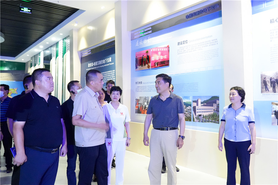 12-2022年8月，省委常委、省委統(tǒng)戰(zhàn)部長(zhǎng)孫雪濤帶領(lǐng)帶領(lǐng)全省黨外代表人士考察團(tuán)蒞臨金徽股份調(diào)研指導(dǎo)。.jpg