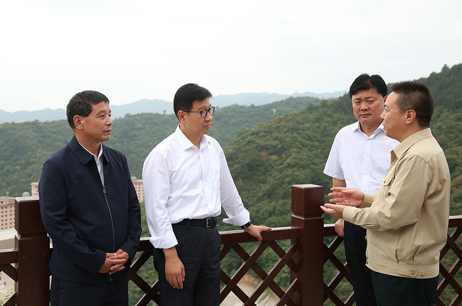 13-2021年8月，省委常委、副省長(zhǎng)張錦剛蒞臨公司檢查指導(dǎo)工作。.jpg