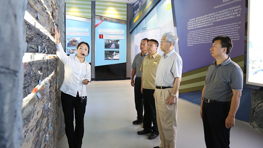 18-2020年8月，原四川省委書記、省人大常委會(huì)主任，中共第十六屆中央委員，第十一屆全國(guó)人大常委會(huì)委員張學(xué)忠蒞臨金徽股份參觀。.jpg