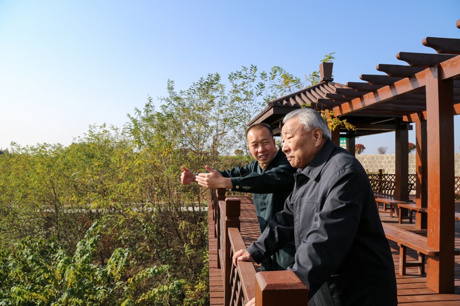 21-2019年10月，國(guó)家水利部原副部長(zhǎng)王守強(qiáng)參觀金徽股份時(shí)盛贊：金徽股份是綠色礦山、文明礦山、美麗礦山。.jpg