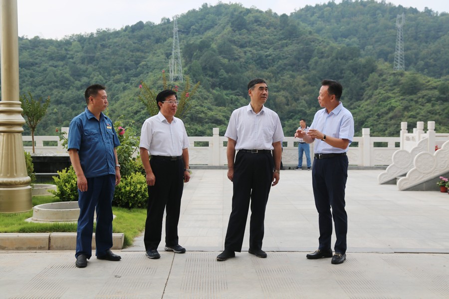 24-2018年8月，全省綠色礦山建設(shè)現(xiàn)場(chǎng)會(huì)在金徽股份召開，時(shí)任副省長(zhǎng)李斌出席會(huì)議并做重要講話。.jpg