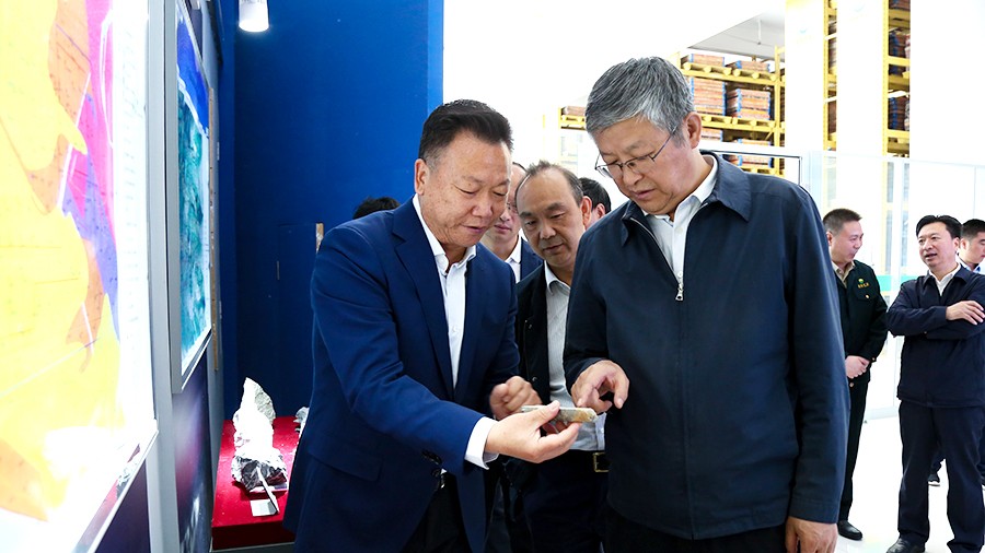 33-2021年5月，隴南市委書記張珂兵蒞臨礦區(qū)調(diào)研尾礦庫治理及綠色礦山建設(shè)情況。.jpg