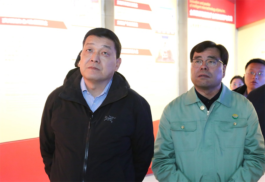 38-2023年12月，民建甘肅省委員會(huì)主任委員，全國(guó)政協(xié)委員，甘肅省政協(xié)常委，省生態(tài)環(huán)境廳廳長(zhǎng)，省核安全局局長(zhǎng)葛建團(tuán)蒞臨金徽股份調(diào)研。.jpg