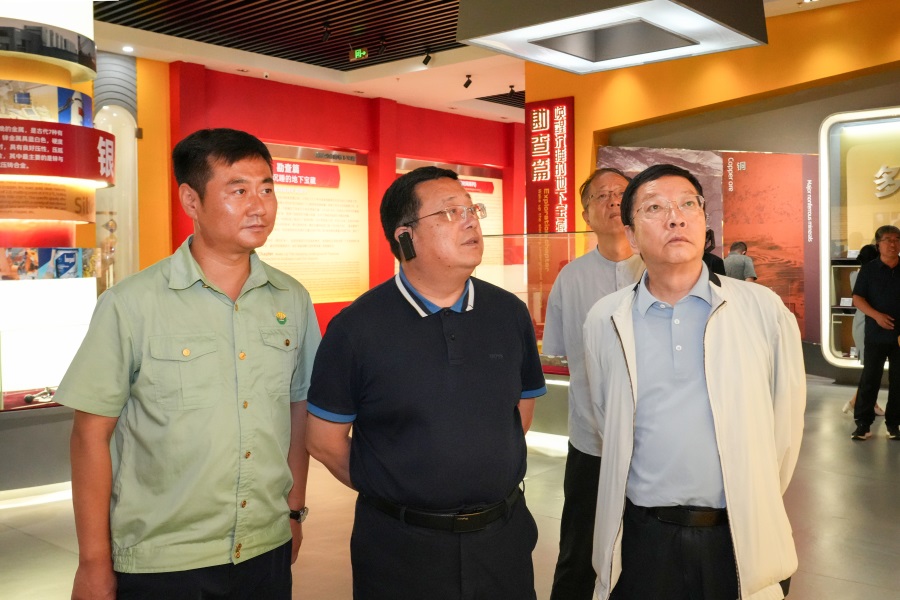 2024.06.23全國(guó)政協(xié)委員、 陜西省政協(xié)副主席、民建陜西省委會(huì)主委李忠民蒞臨金徽股份調(diào)研.jpg