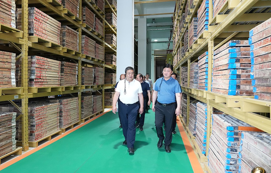 51-2022年6月，省農(nóng)業(yè)農(nóng)村廳一級(jí)巡視員朱寶瑩蒞臨金徽股份調(diào)研綠色礦山建設(shè)工作。.jpg