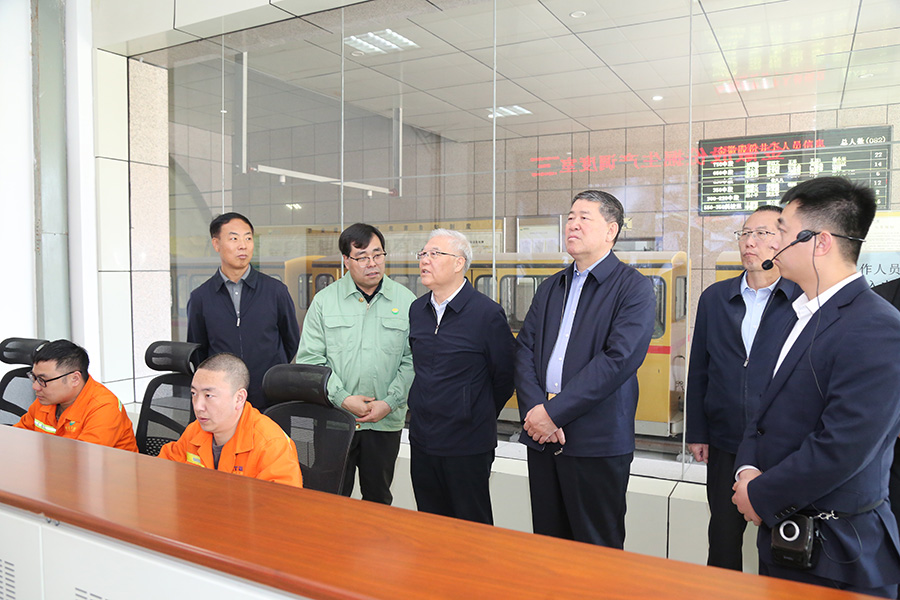 全國(guó)政協(xié)常委，省政協(xié)副主席，民進(jìn)中央常委、甘肅省主委尚勛武調(diào)研金徽股份時(shí)強(qiáng)調(diào)，要加強(qiáng)科技創(chuàng)新與人才培養(yǎng)。-900.jpg